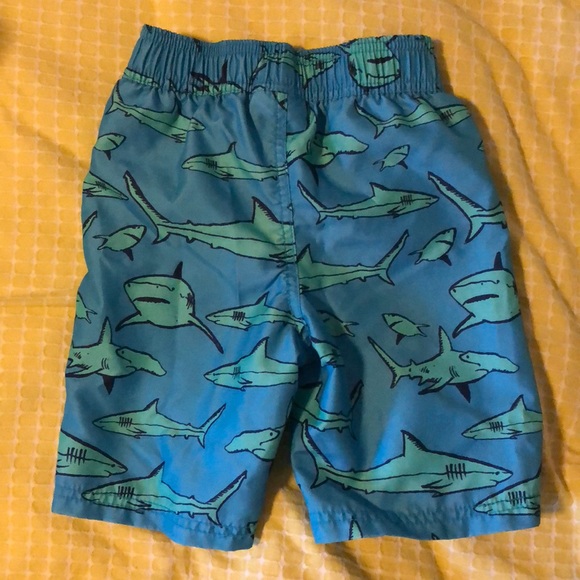 Old Navy Boy’s Swim Trunks Shark & Whale 4T 🦈 🐳 - Picture 3 of 6